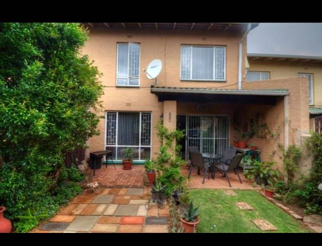3 BEDROOM TOWNHOUSE FOR SALE IN ASTON MANOR
